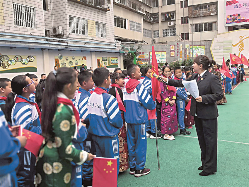 在學(xué)校進(jìn).jpg 在學(xué)校進(jìn).jpg