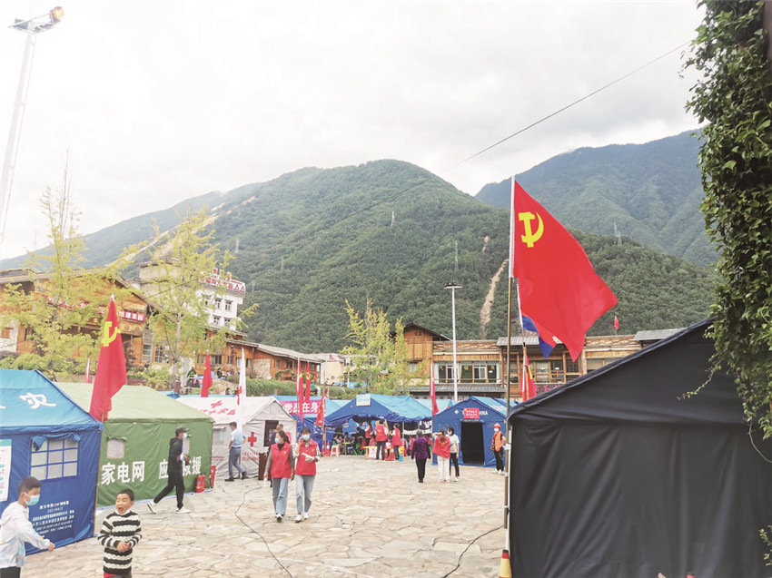 安置點飄揚.jpg 安置點飄揚.jpg