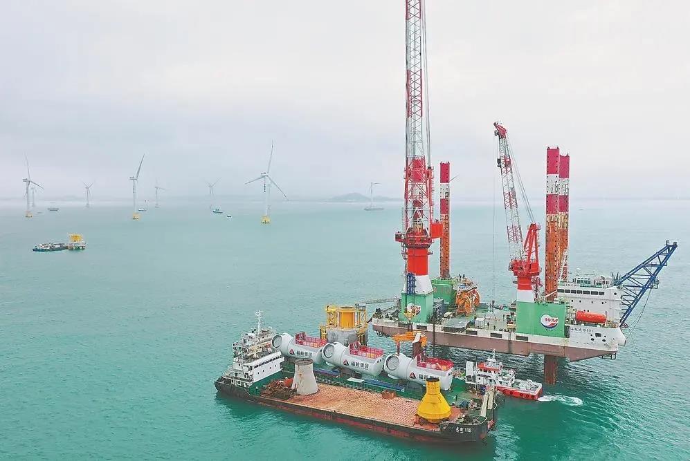 福能集團(tuán)曾是“一煤獨(dú)大”的老國(guó)企，近年來(lái)積極轉(zhuǎn)型，布局新能源、新材料、醫(yī)療健康等領(lǐng)域。圖為福能集團(tuán)三川海上風(fēng)電項(xiàng)目。（資料圖片）